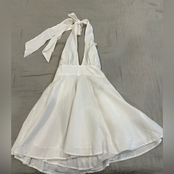 AMALIE THE LABEL - LEONILA HALTER FIT AND FLARE MINI DRESS IN WHITE - Picture 3 of 4